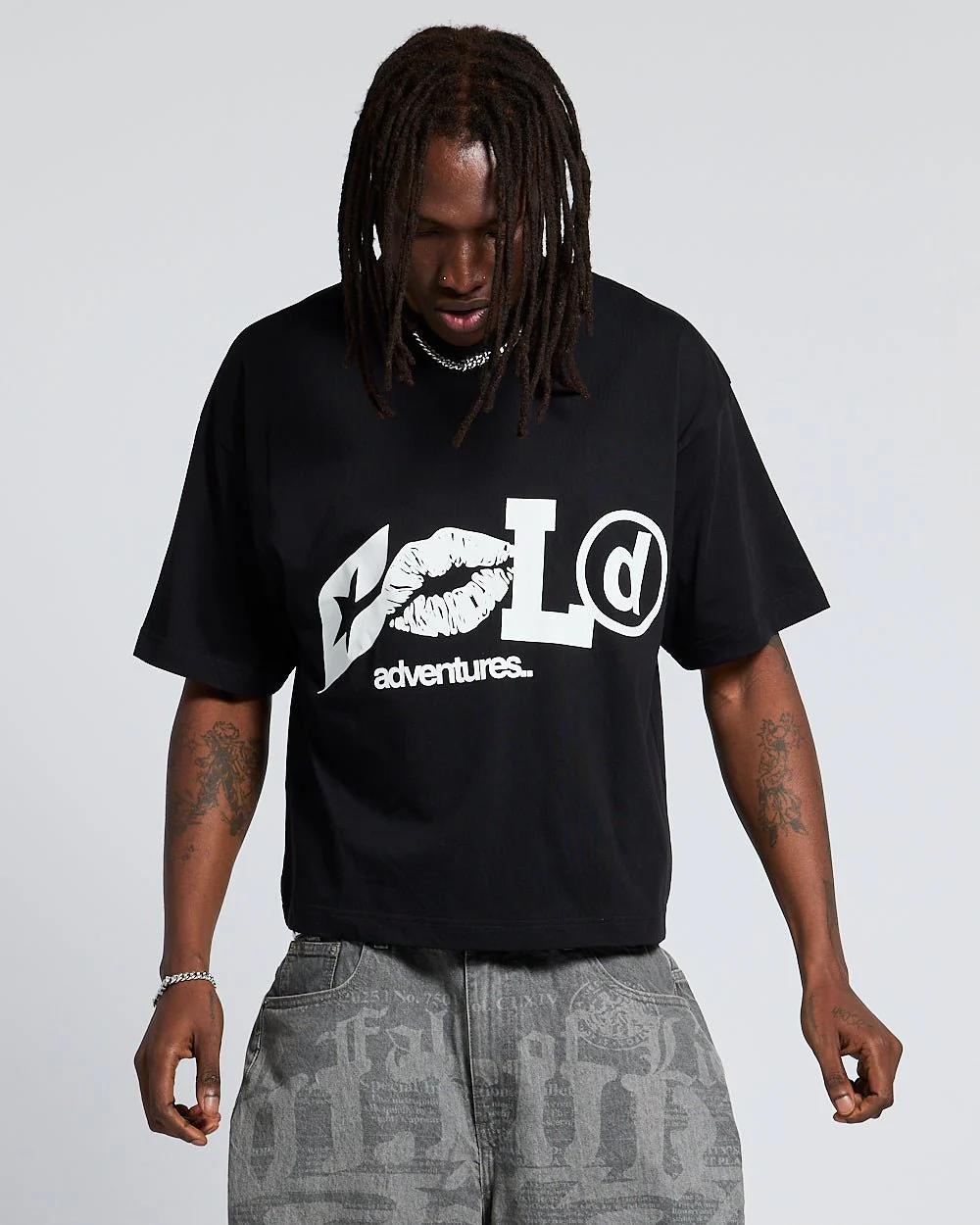 ADVENTURES TEE BLACK & WHITE - Image 2