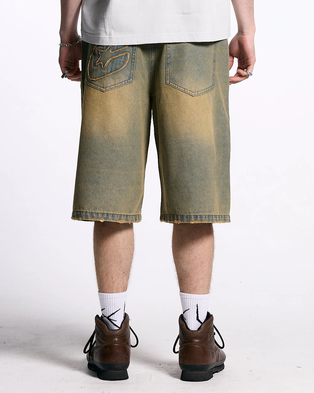 C V2 DIRTY DENIM SHORTS - Image 4
