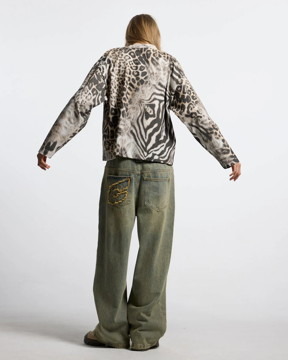 CROSSED SCRIPT LONGSLEEVE LEOPARD - Image 6