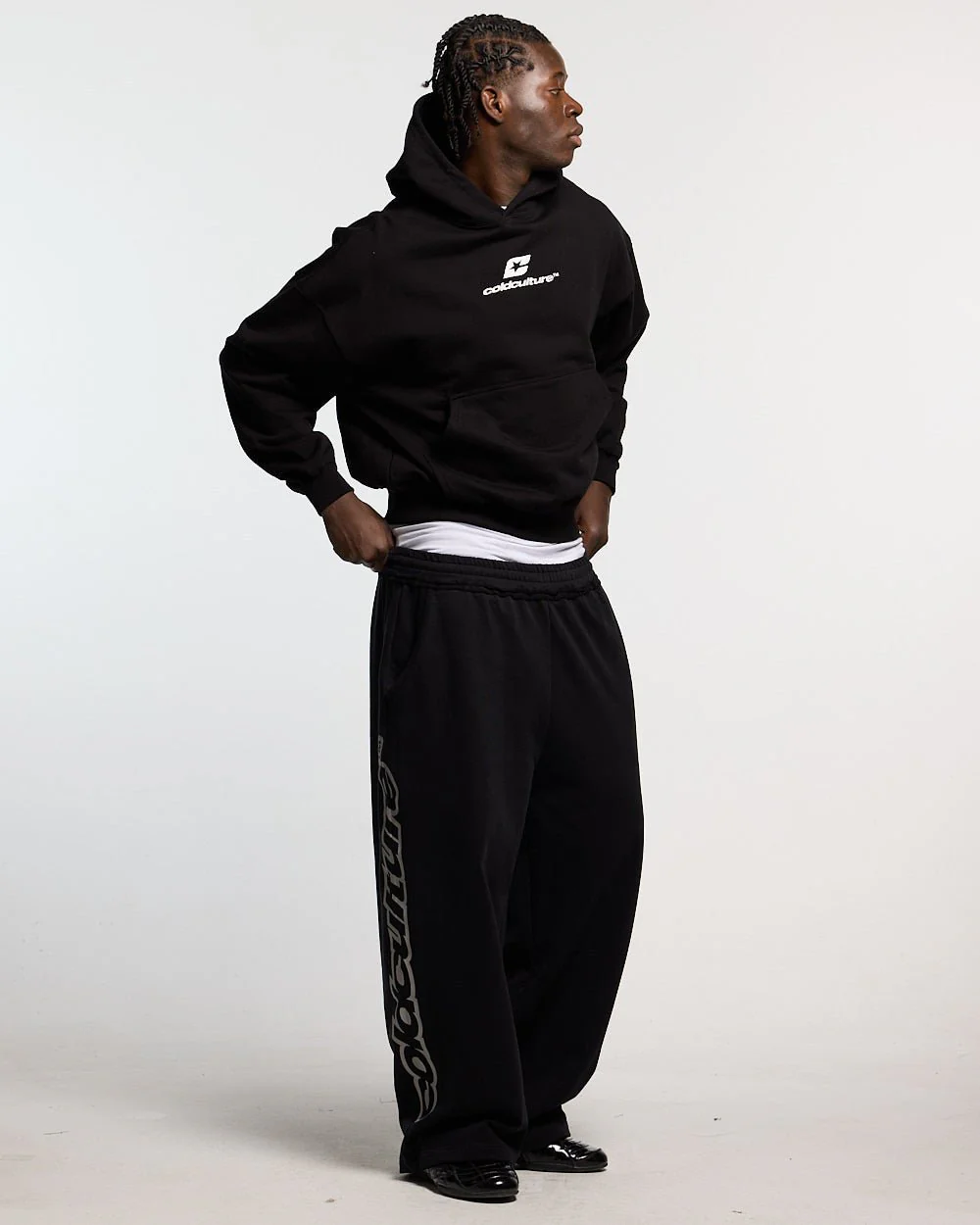 CURVED HOODIE BLACK AND WHITE - Image 4