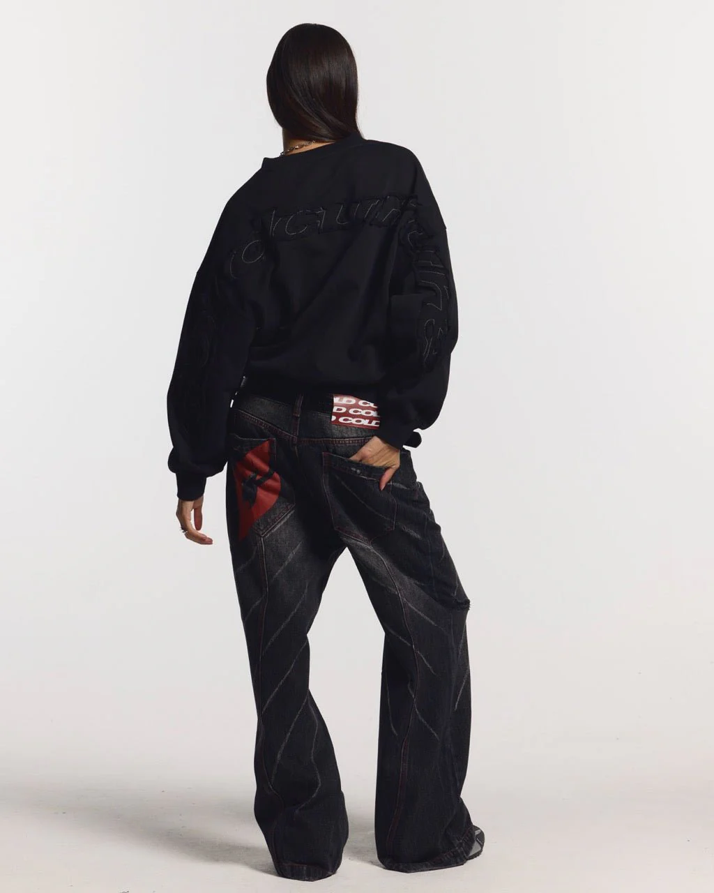 DISTRESS CURVED CREWNECK BLACK - Image 5