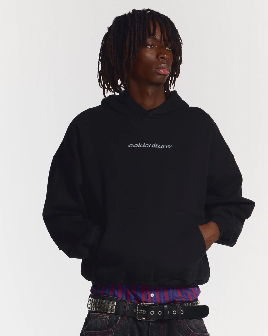 DISTRESS CURVED HOODIE BLACK - Image 4