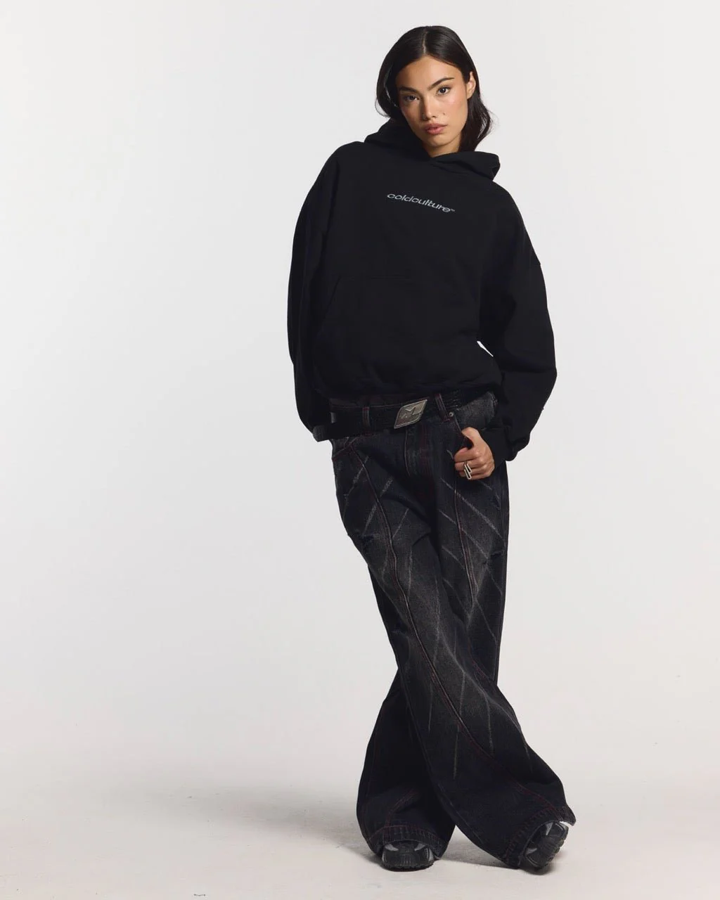DISTRESS CURVED HOODIE BLACK - Image 6