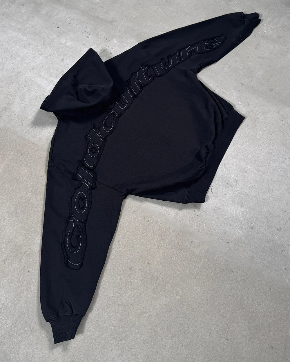DISTRESS CURVED HOODIE BLACK - Image 9