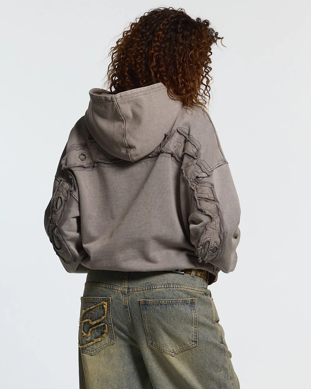 DISTRESS CURVED HOODIE WASHED GREY - Image 5