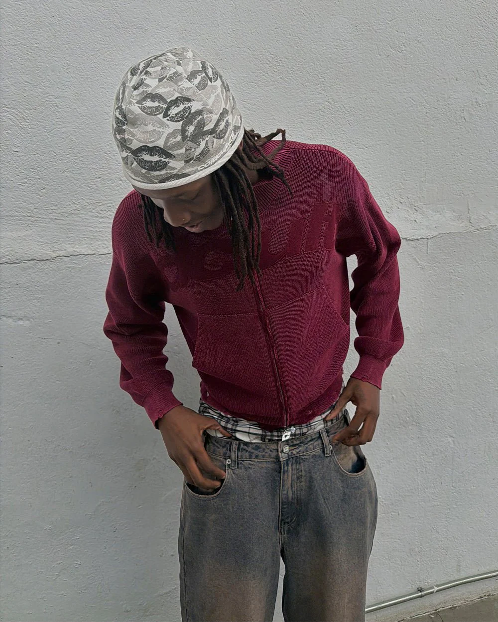 DISTRESS CURVED ZIP KNIT BURGUNDY - Image 9