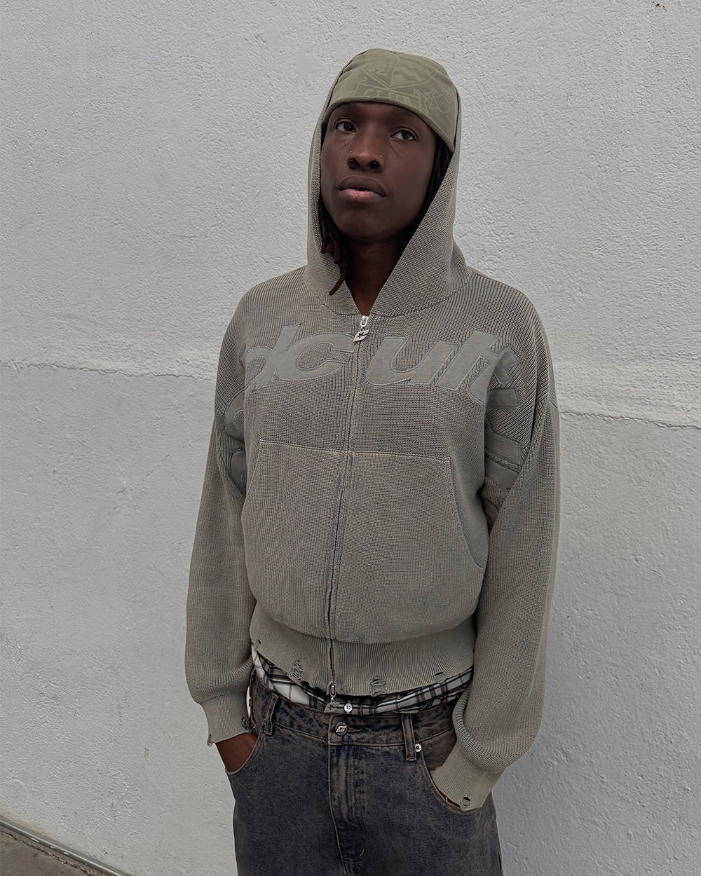 DISTRESS CURVED ZIP KNIT HOODIE GREY - Image 9