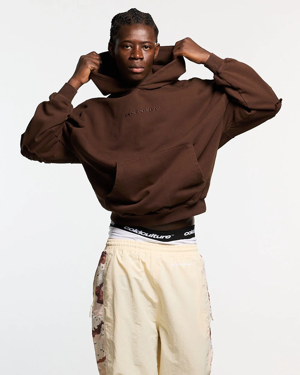 DISTRESS CURVED HOODIE BROWN - Image 3