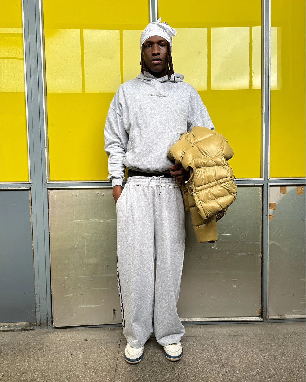 DISTRESS CURVED HOODIE LIGHT GREY - Image 8