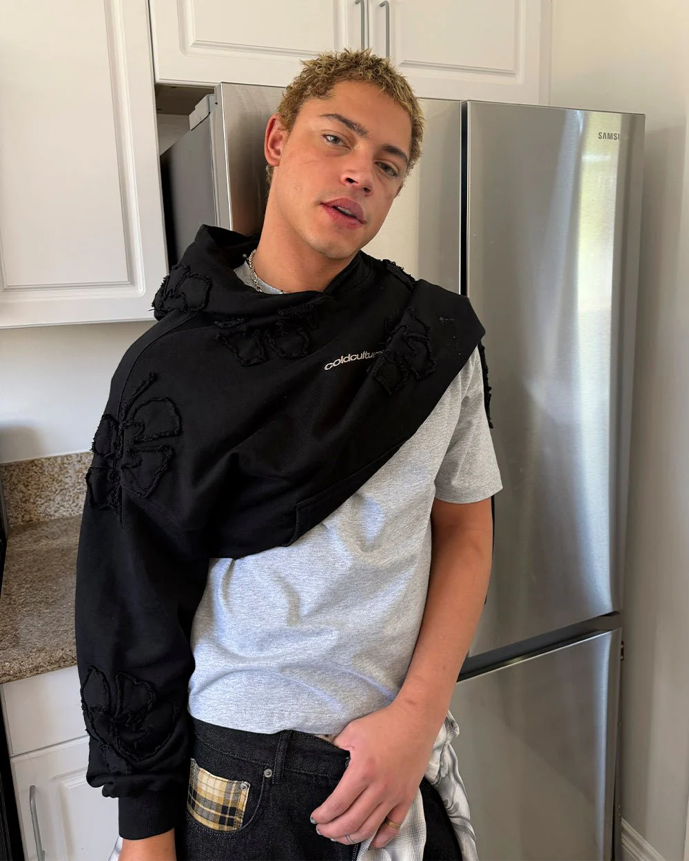 FAKE LOVE HOODIE BLACK - Image 7