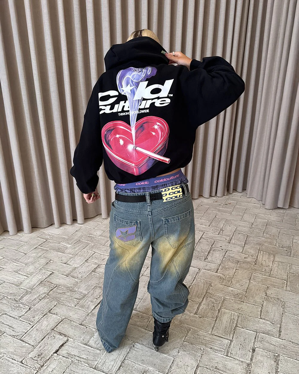 HEART ASHTRAY HOODIE BLACK - Image 7