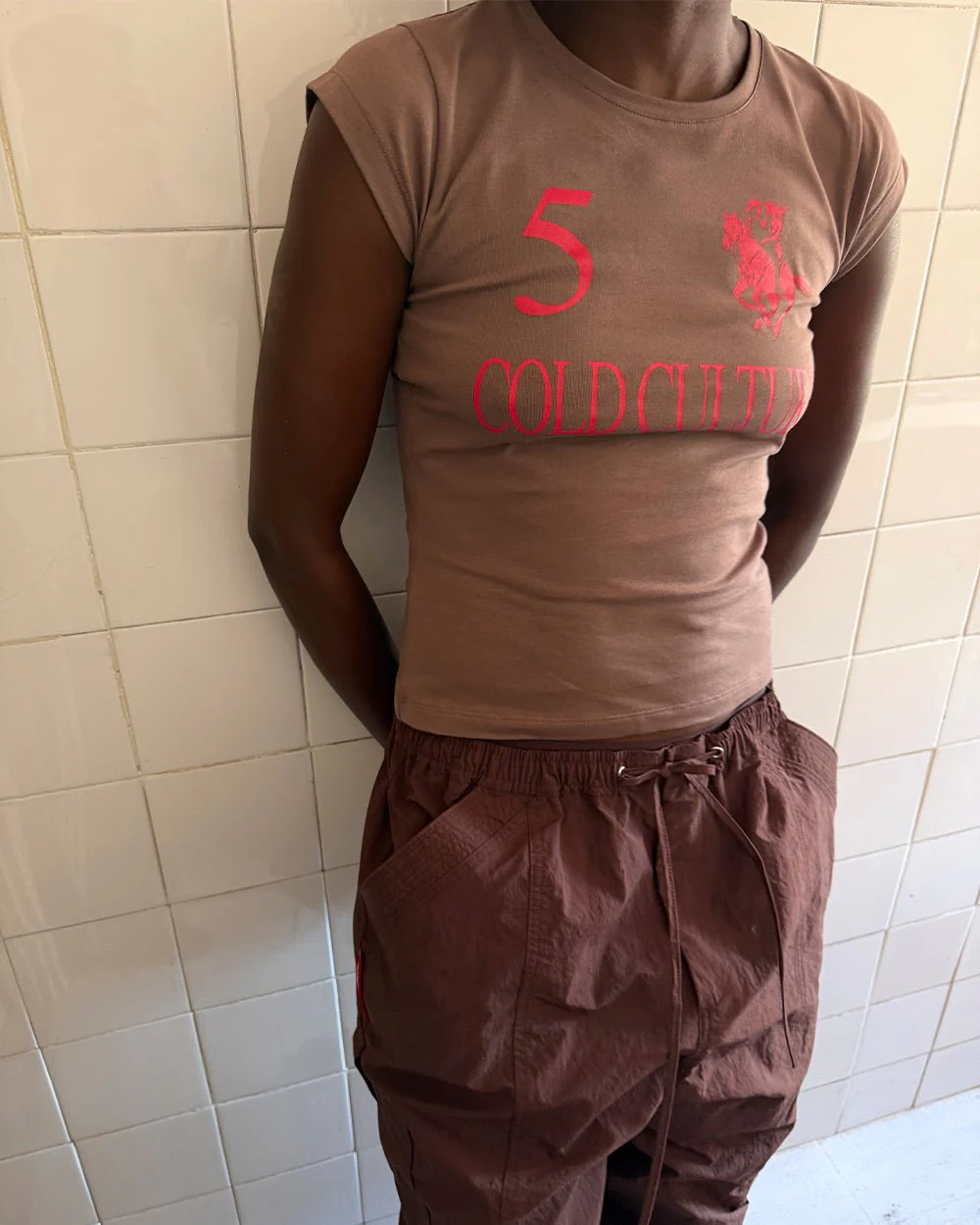 KNOTTY BABY TEE BROWN - Image 8