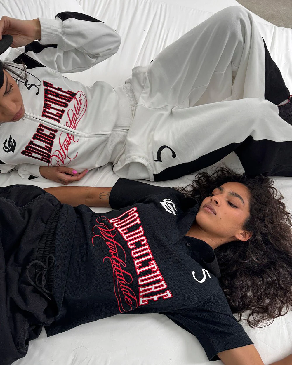 NIA SET SWEATPANTS WHITE & BLACK - Image 9