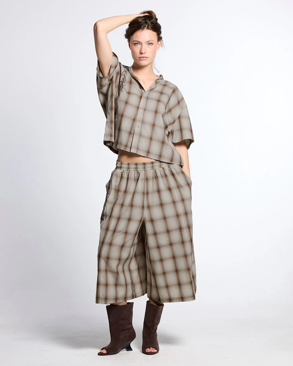 OFFICE SCRIPT SHORTS BEIGE - Image 8