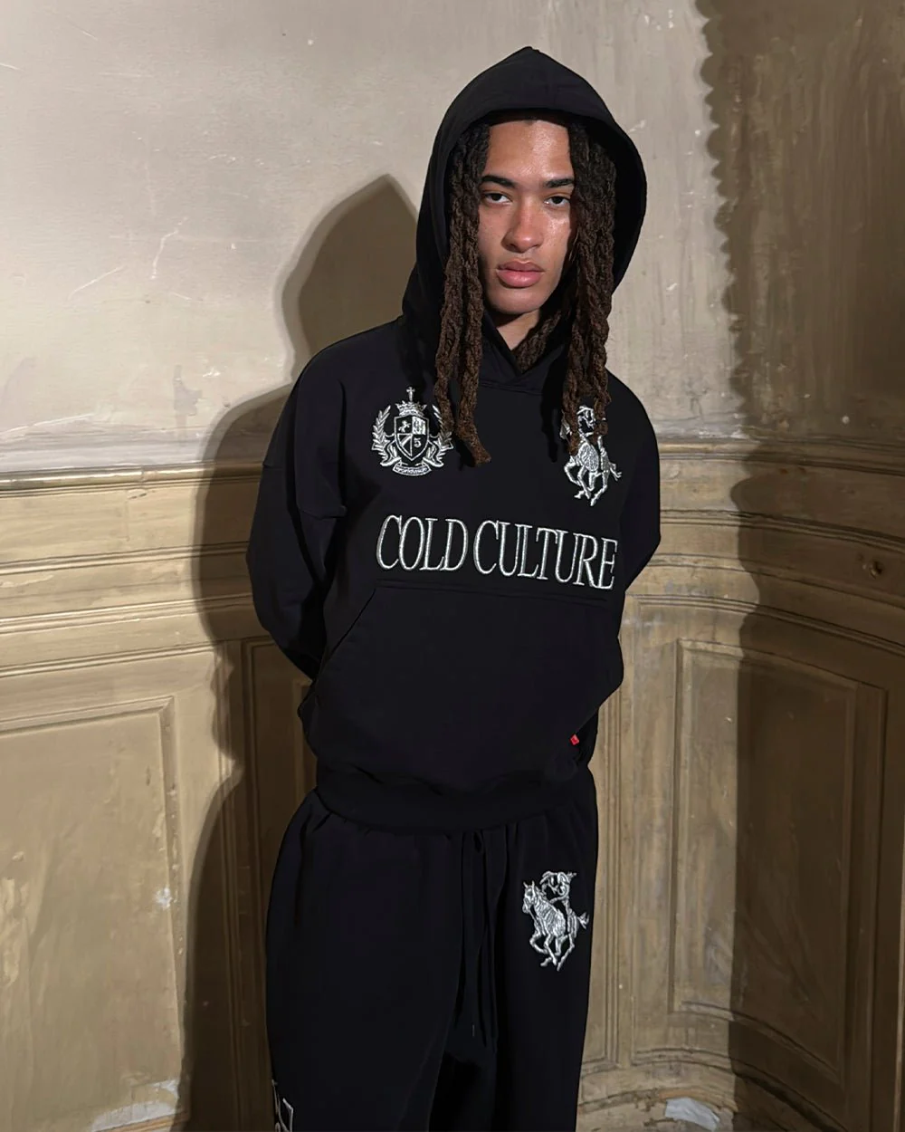 RIDING CLUB HOODIE BLACK - Image 10