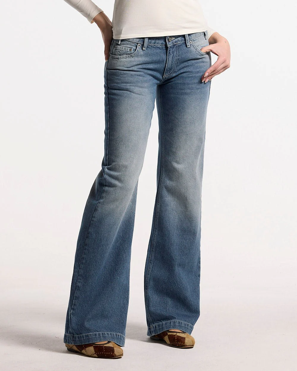SCRIPT BOOTCUT JEANS BLUE - Image 3