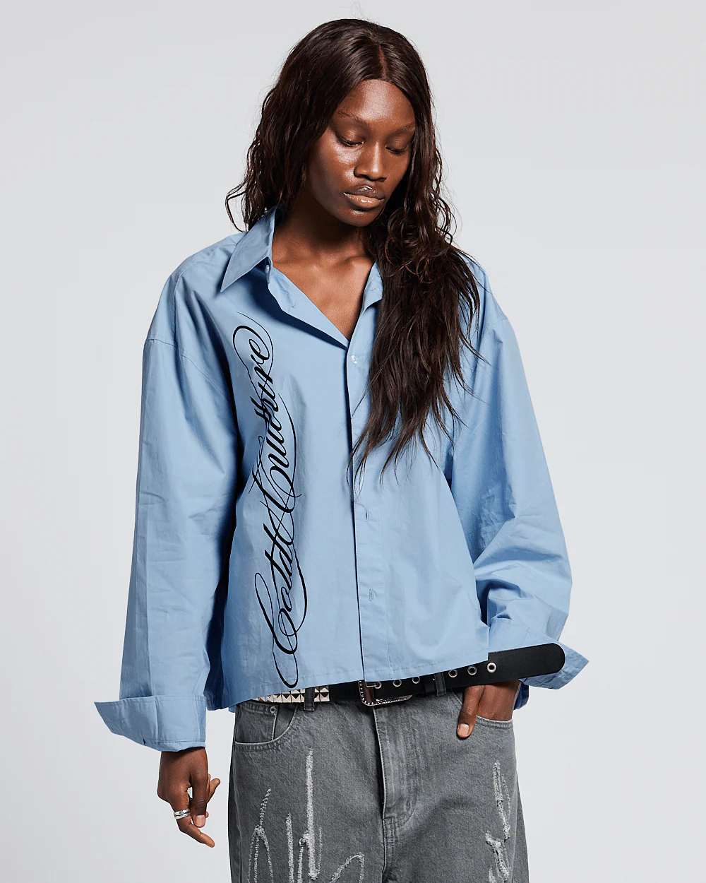 SCRIPT SHIRT BABY BLUE - Image 5