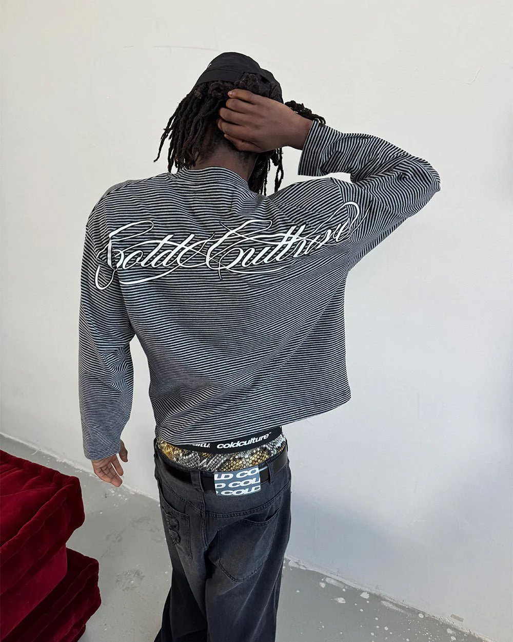 SCRIPT STRIPES LONGSLEEVE BLACK - Image 7