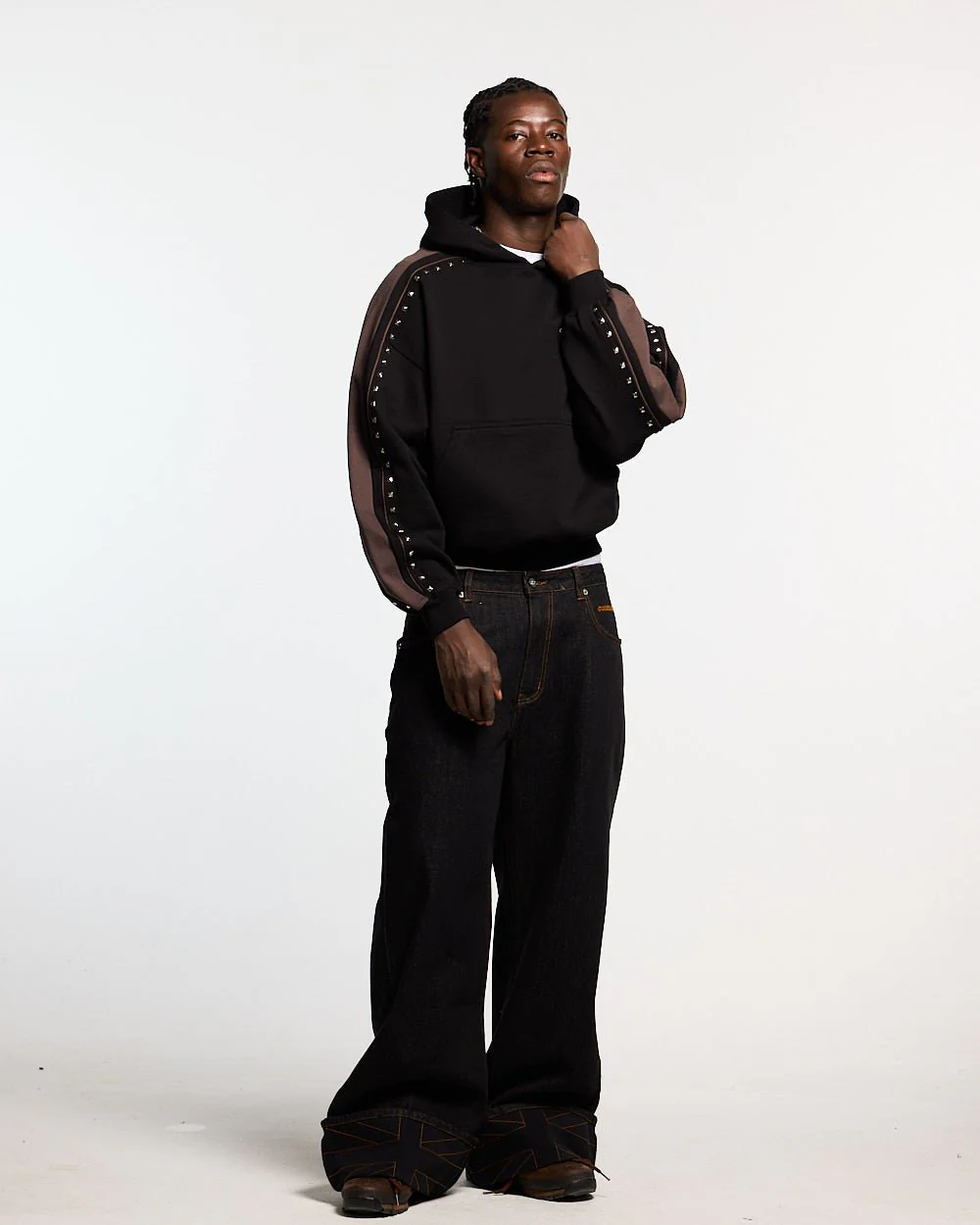 SCRIPT STUDS HOODIE BLACK - Image 3