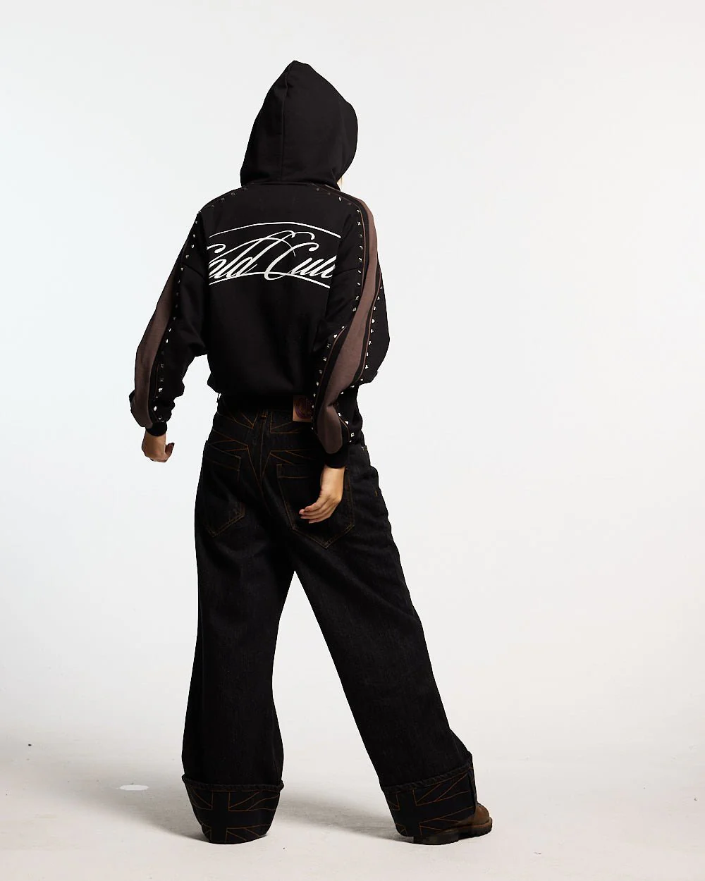 SCRIPT STUDS HOODIE BLACK - Image 6