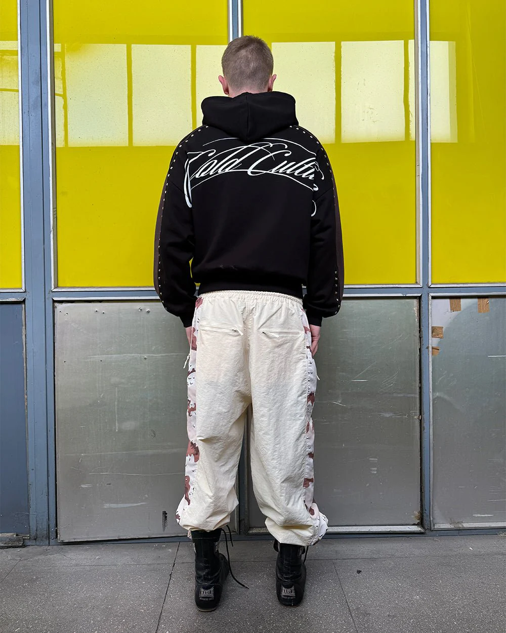 SCRIPT STUDS HOODIE BLACK - Image 8