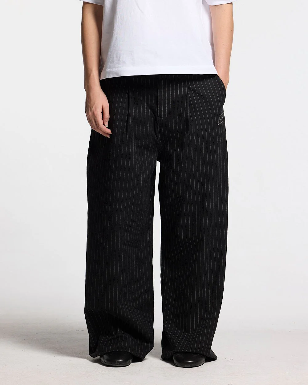 SEAM EFFECT LINE PANTS BLACK - Image 10