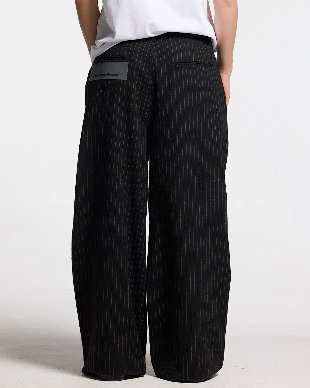 SEAM EFFECT LINE PANTS BLACK - Image 11