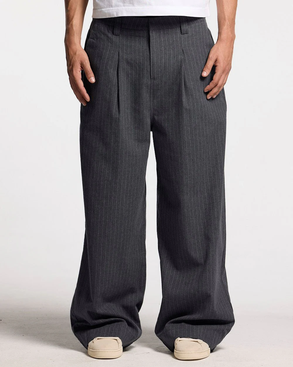 SEAM EFFECT LINE PANTS GREY - Image 2