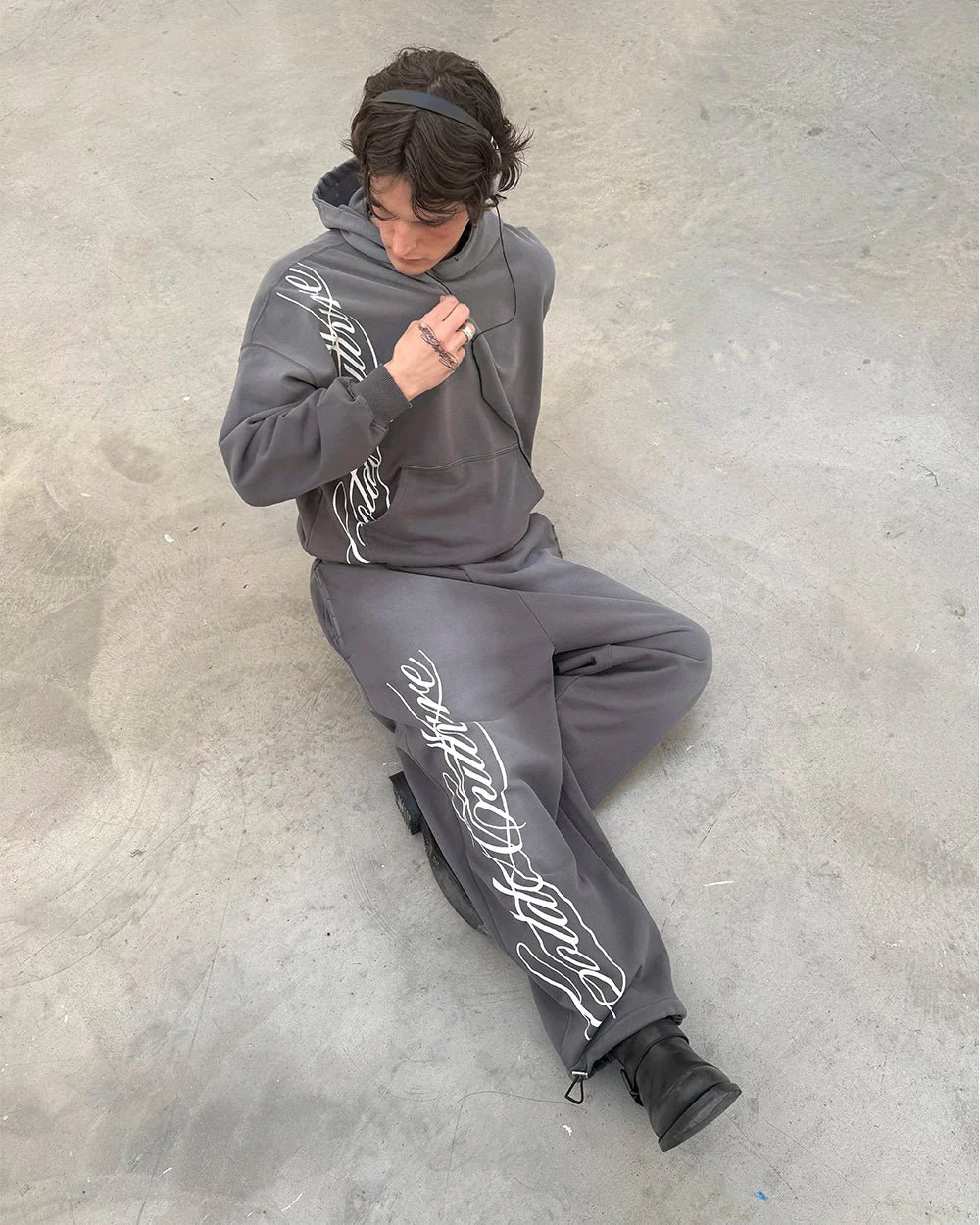SCRIPT HOODIE ANTRACITE GREY - Image 6