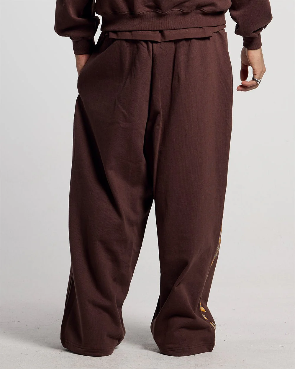 WILD SNAKE SWEATPANTS BROWN - Image 4