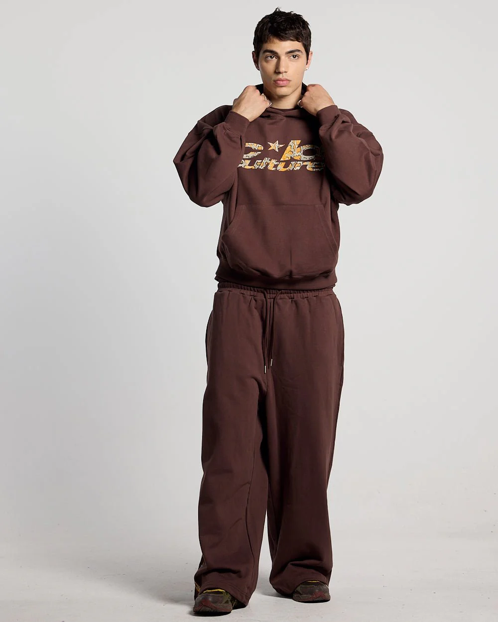 WILD SNAKE SWEATPANTS BROWN - Image 5