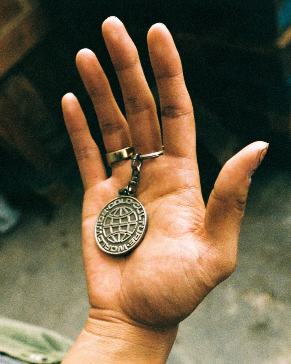 WORLD LOGO METAL KEYCHAIN - Image 2